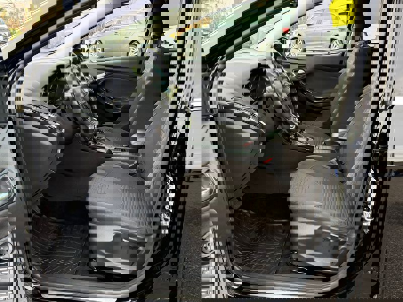 Image Ford FOCUS BERLINE 1.5 EcoBoost 150 Titanium BVA6 GPS Caméra Bluetooth Sièges chauffants Régul Clim auto Gtie 1 an 